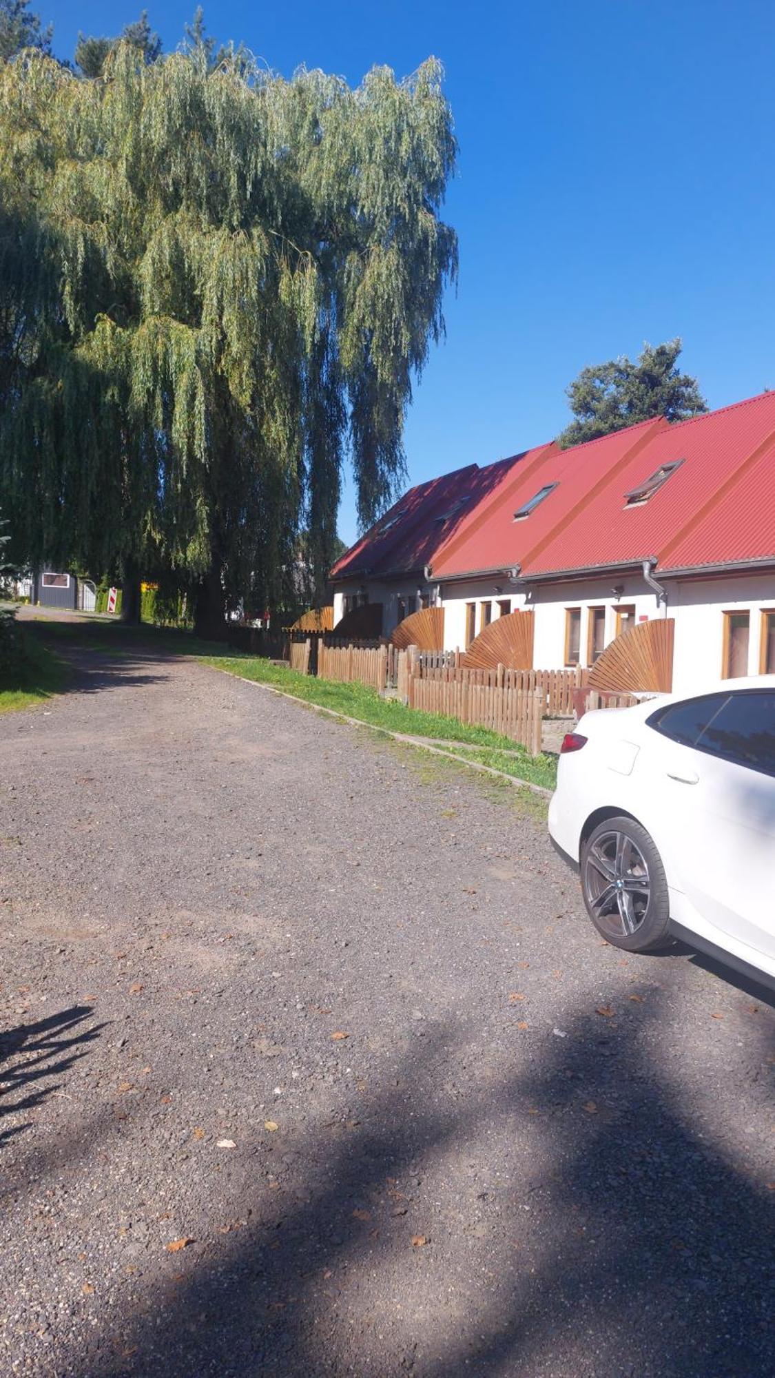 Domki Nad Jeziorem Karlowice Exteriör bild
