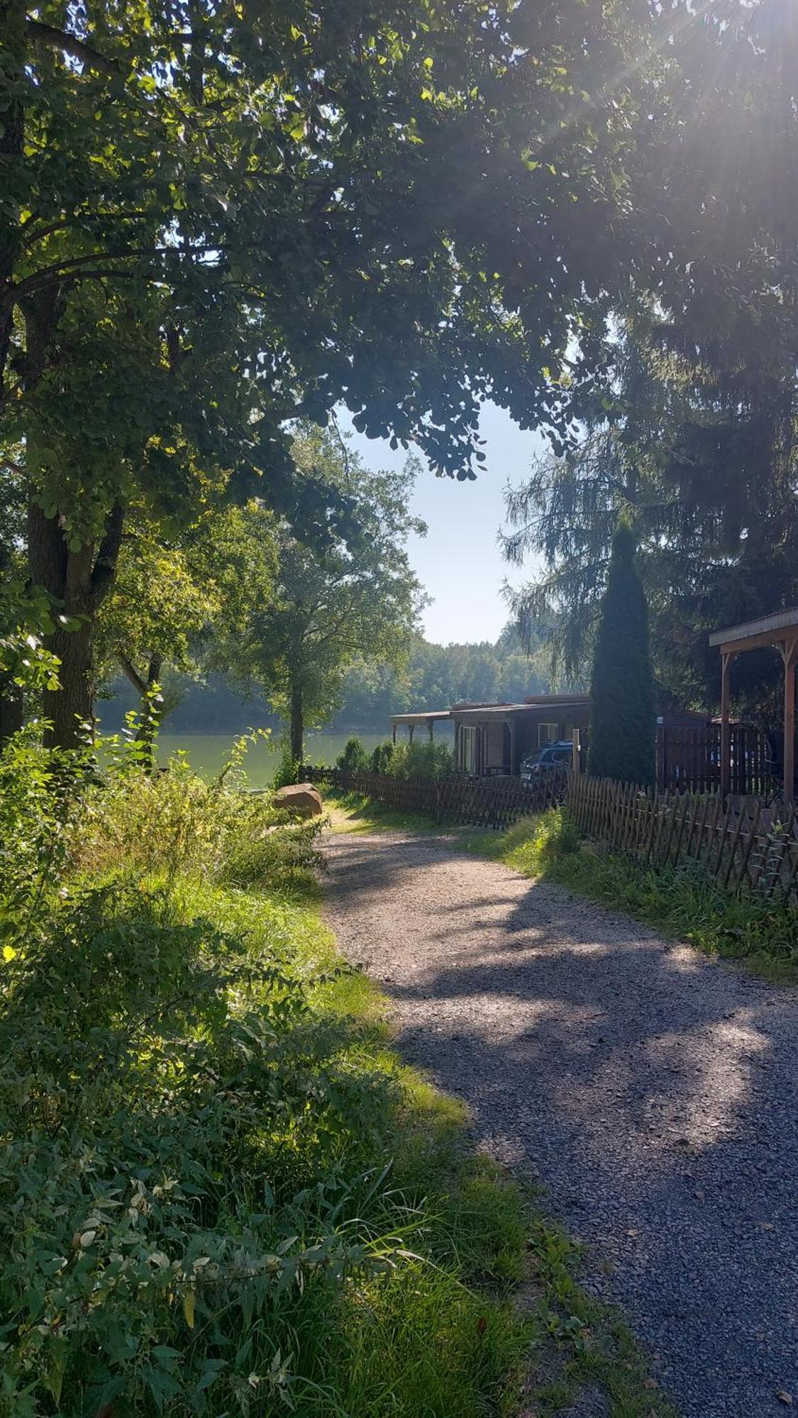Domki Nad Jeziorem Karlowice Exteriör bild