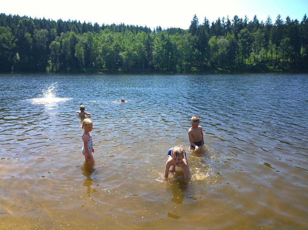 Domki Nad Jeziorem Karlowice Exteriör bild