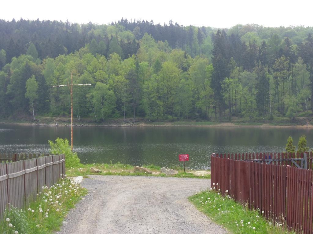 Domki Nad Jeziorem Karlowice Exteriör bild