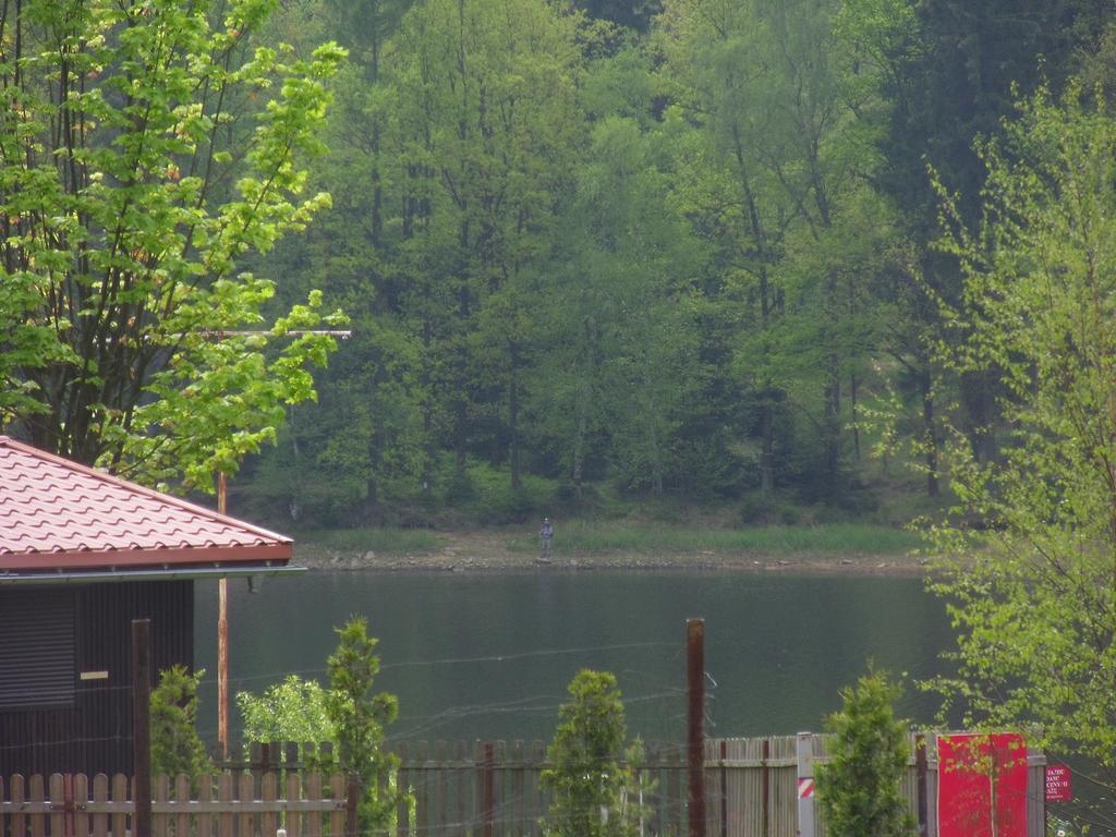Domki Nad Jeziorem Karlowice Exteriör bild